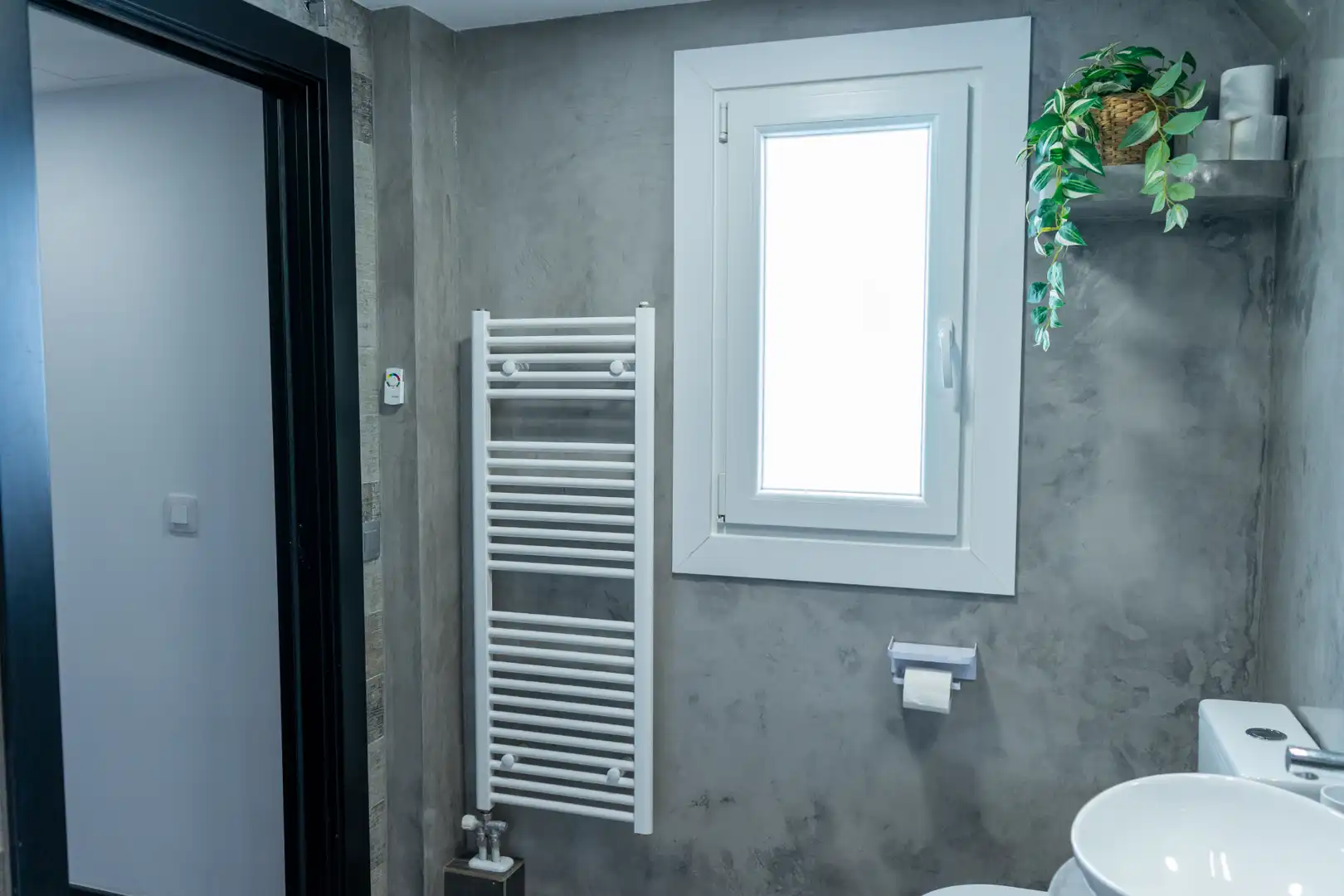 Bathroom of Flat for share in Zaragoza  with Air Conditioner, Heating and Private garden