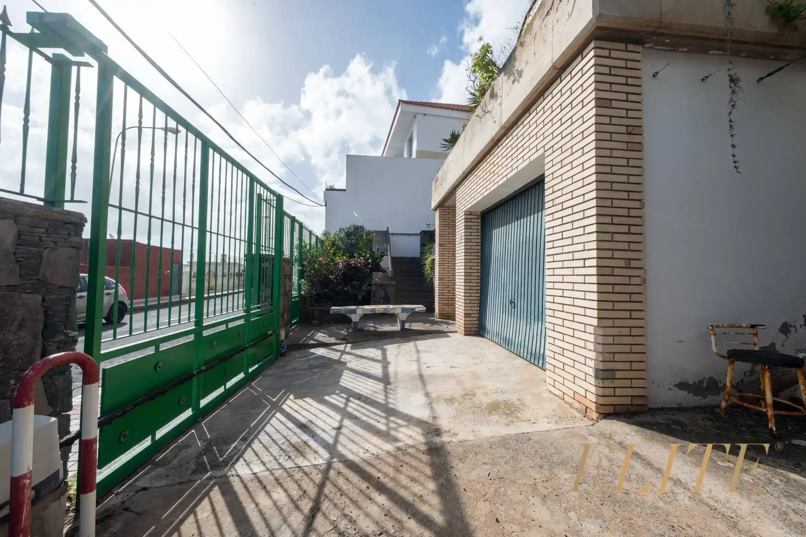 Vista exterior de Casa o xalet en venda en Las Palmas de Gran Canaria amb Terrassa, Piscina i Moblat