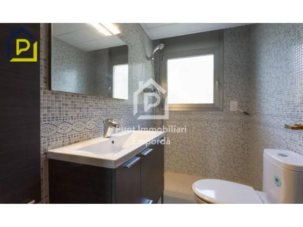 Baño de Casa o chalet en venta en Sant Climent Sescebes con Calefacción, Jardín privado y Terraza
