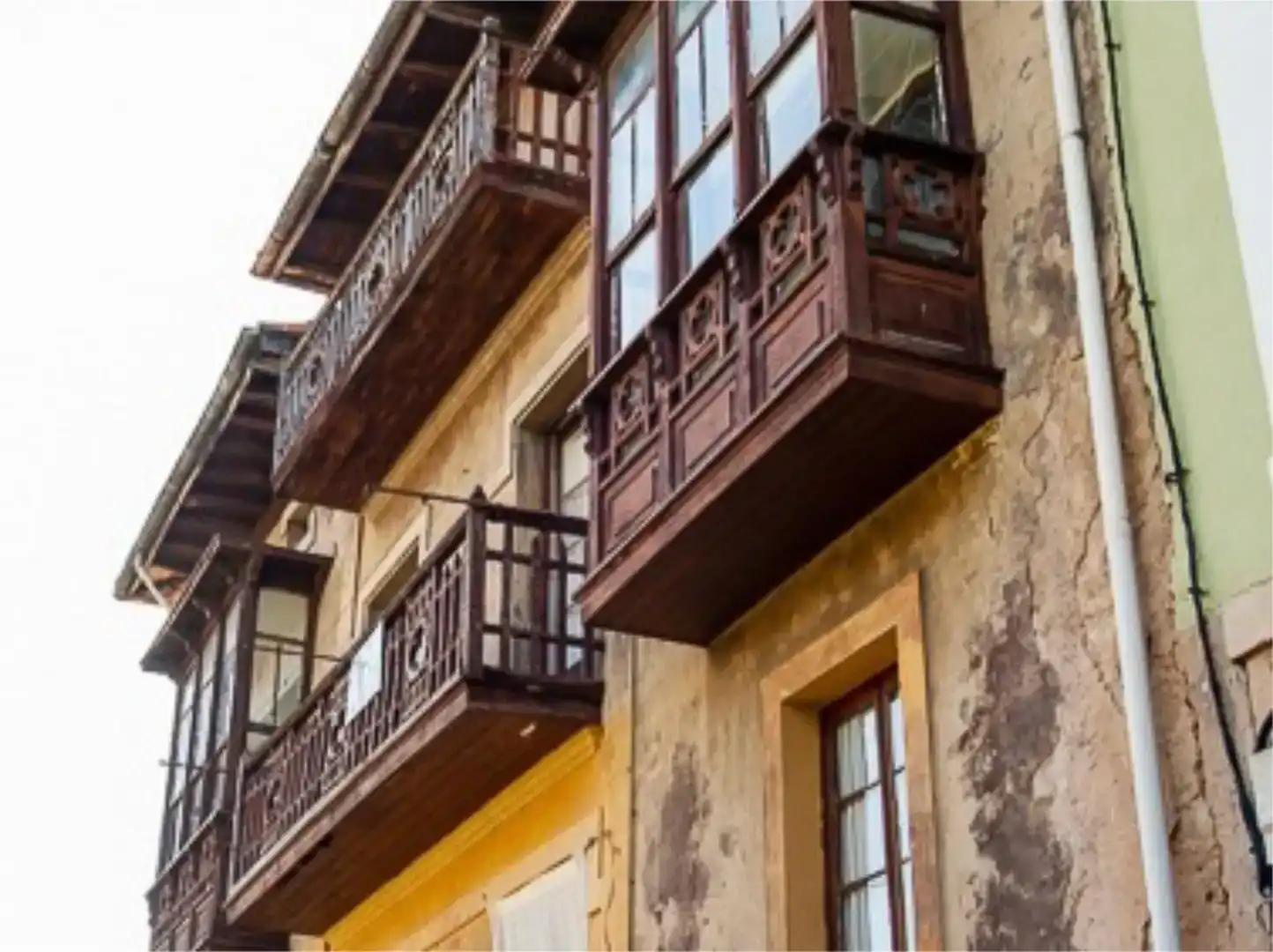 Vista exterior de Casa adosada en venda en Limpias amb Balcó