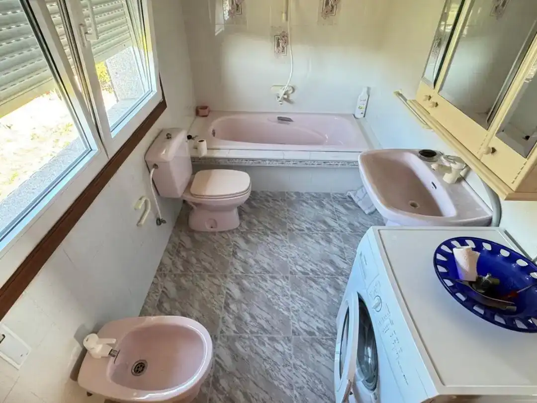 Bany de Casa o xalet en venda en Cangas  amb Aire condicionat i Balcó
