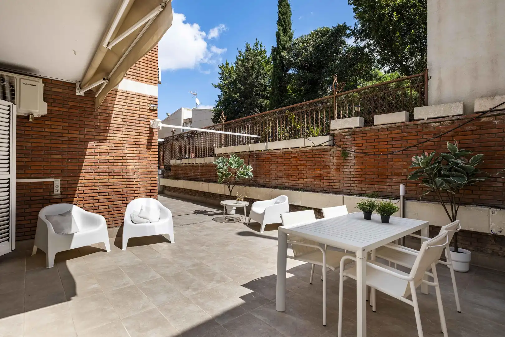 Terrassa de Casa o xalet en venda en Barcelona amb Aire condicionat, Calefacció i Jardí privat