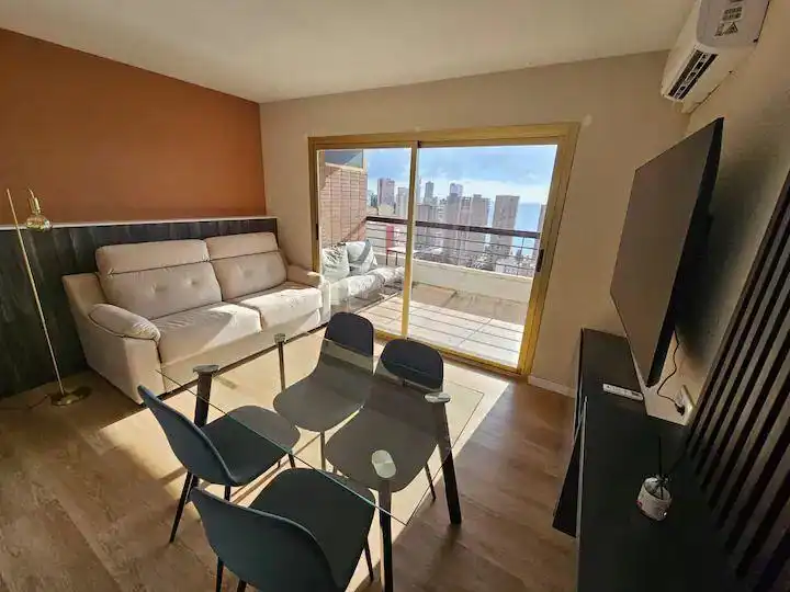Sala d'estar de Estudi en venda en Benidorm amb Aire condicionat, Terrassa i Piscina