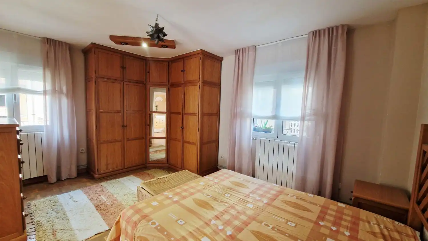 Habitación de Piso de alquiler en Torrelavega  con Calefacción, Amueblado y Balcón