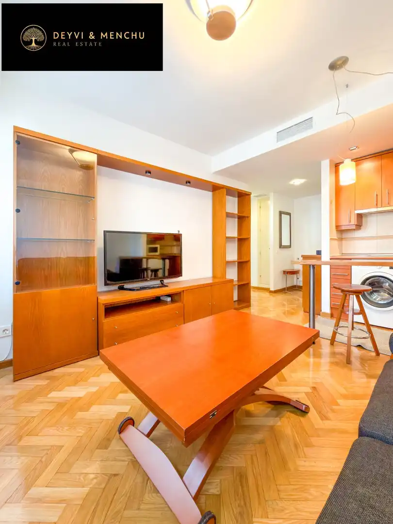 Living room of Flat for sale in Madrid  with Air Conditioner, Heating and Storage room