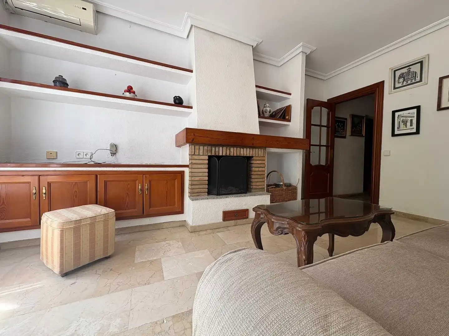 Living room of Houses for sale in Algeciras  with Air Conditioner, Private garden and Terrace