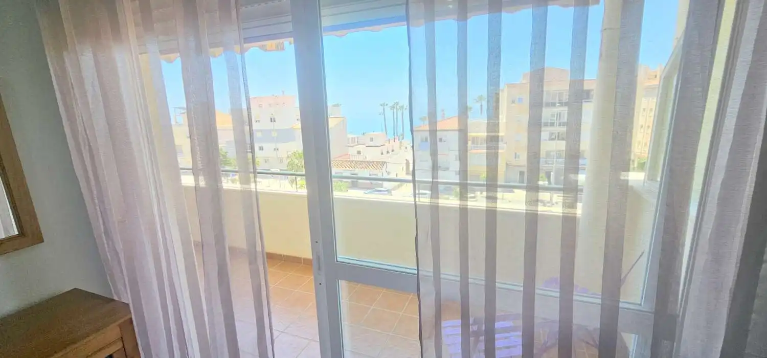 Terrasse von Wohnungen zum Verkauf in Algarrobo mit Terrasse, Schwimmbad und Möbliert