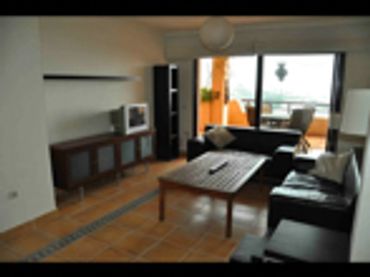 Flat with pool to rent in Calle Cristobal Colón de Calahonda 4