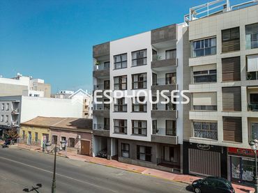 Bajo con balcón en venta en Pueblo