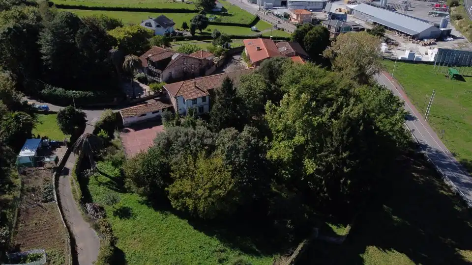 Casa o xalet en venda en Torrelavega  amb Jardí privat