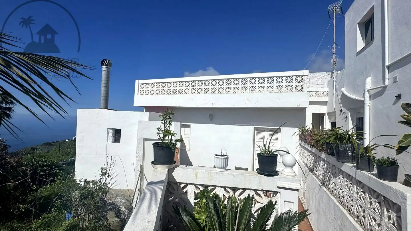 Vista exterior de Casa o xalet en venda en La Guancha amb Jardí privat i Moblat