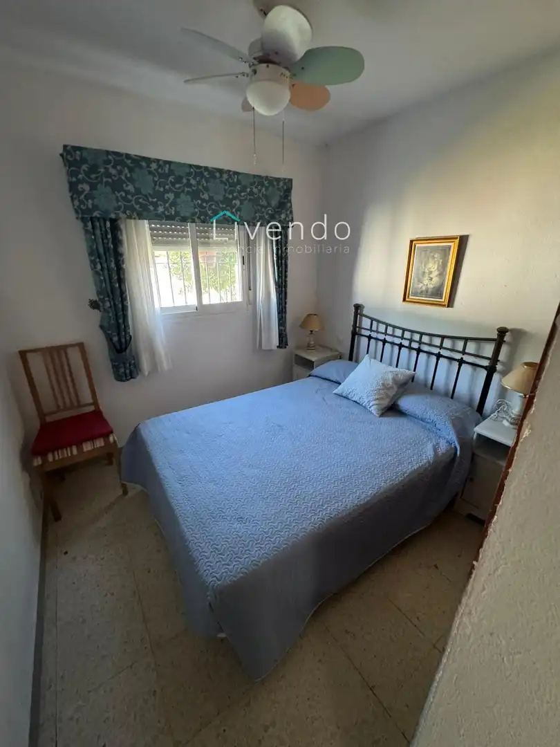 Dormitori de Casa o xalet en venda en Chiclana de la Frontera amb Jardí privat, Piscina i Piscina comunitària