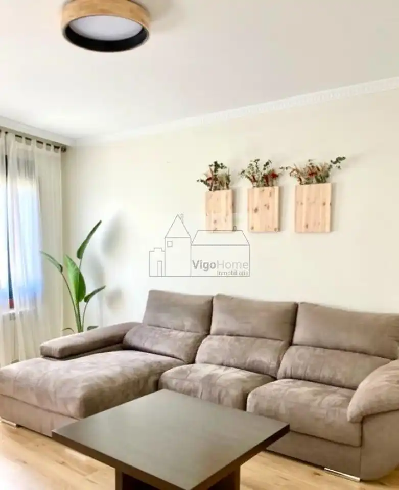 Sala d'estar de Pis en venda en Moaña amb Calefacció, Terrassa i Traster