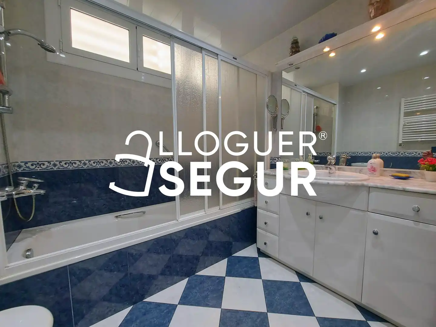 Flat for rent in de Sabino Arana , La Maternitat i Sant Ramon