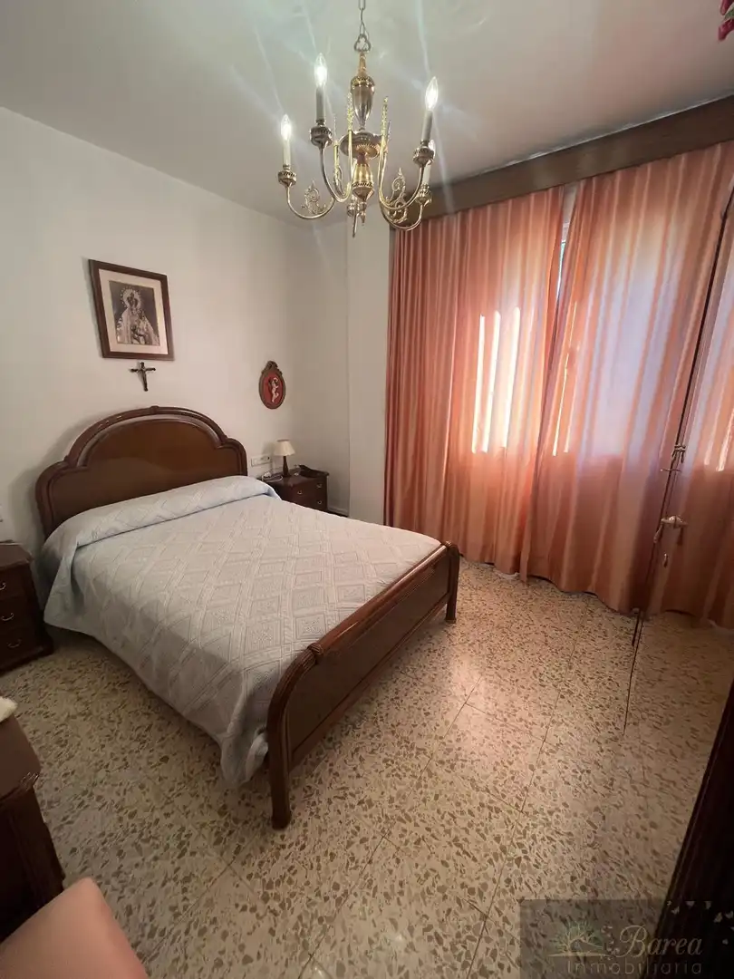 Piso con terraza en alquiler en Rute