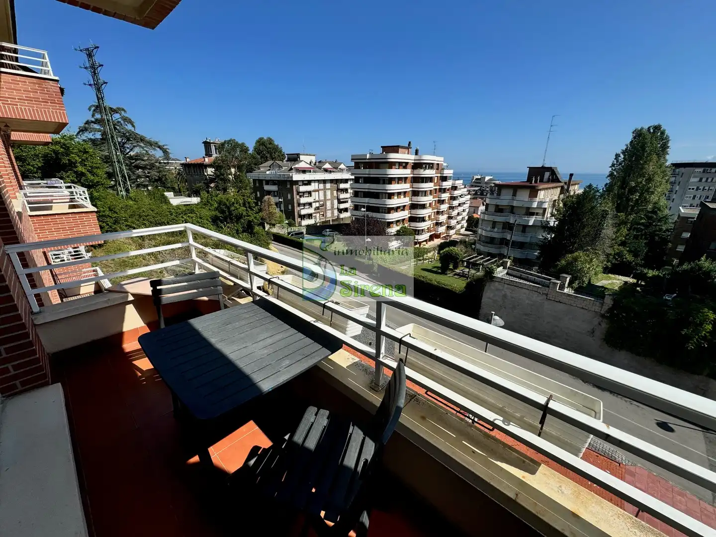 Flat for rent in Calle Leonardo Rucabado, 28, Brazomar