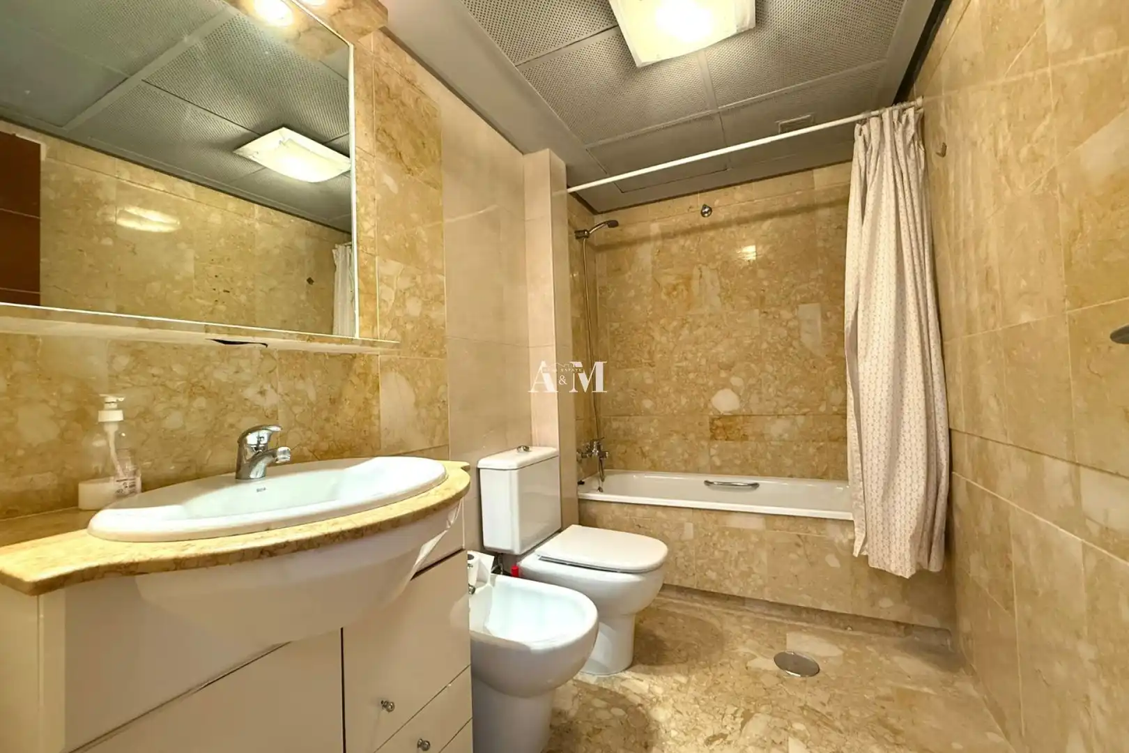 Bathroom of Flat for rent in Torrevieja  with Air Conditioner, Heating and Terrace