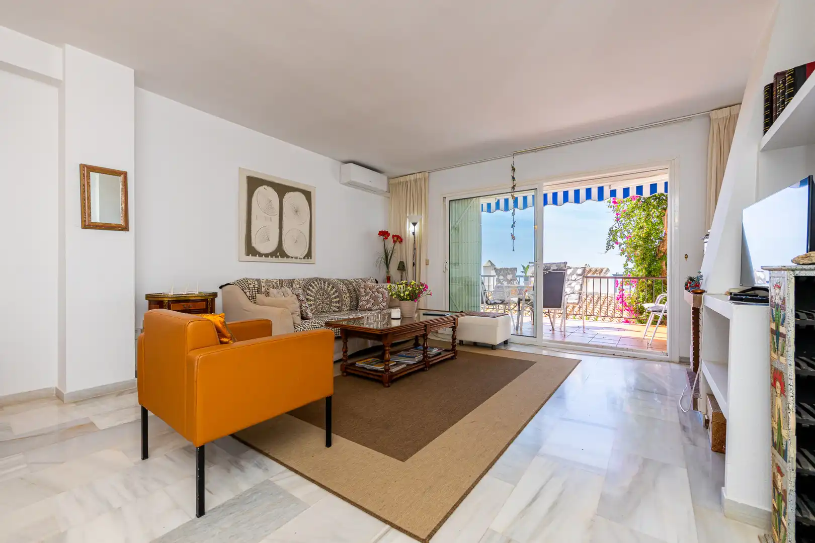 Wohnzimmer von Erdgeschoss zum Verkauf in Mijas mit Terrasse, Schwimmbad und Möbliert