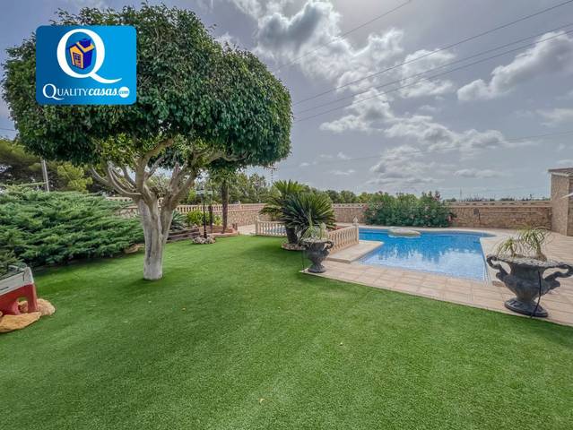 Casa-chalet en Venta en Villamontes - Boqueres