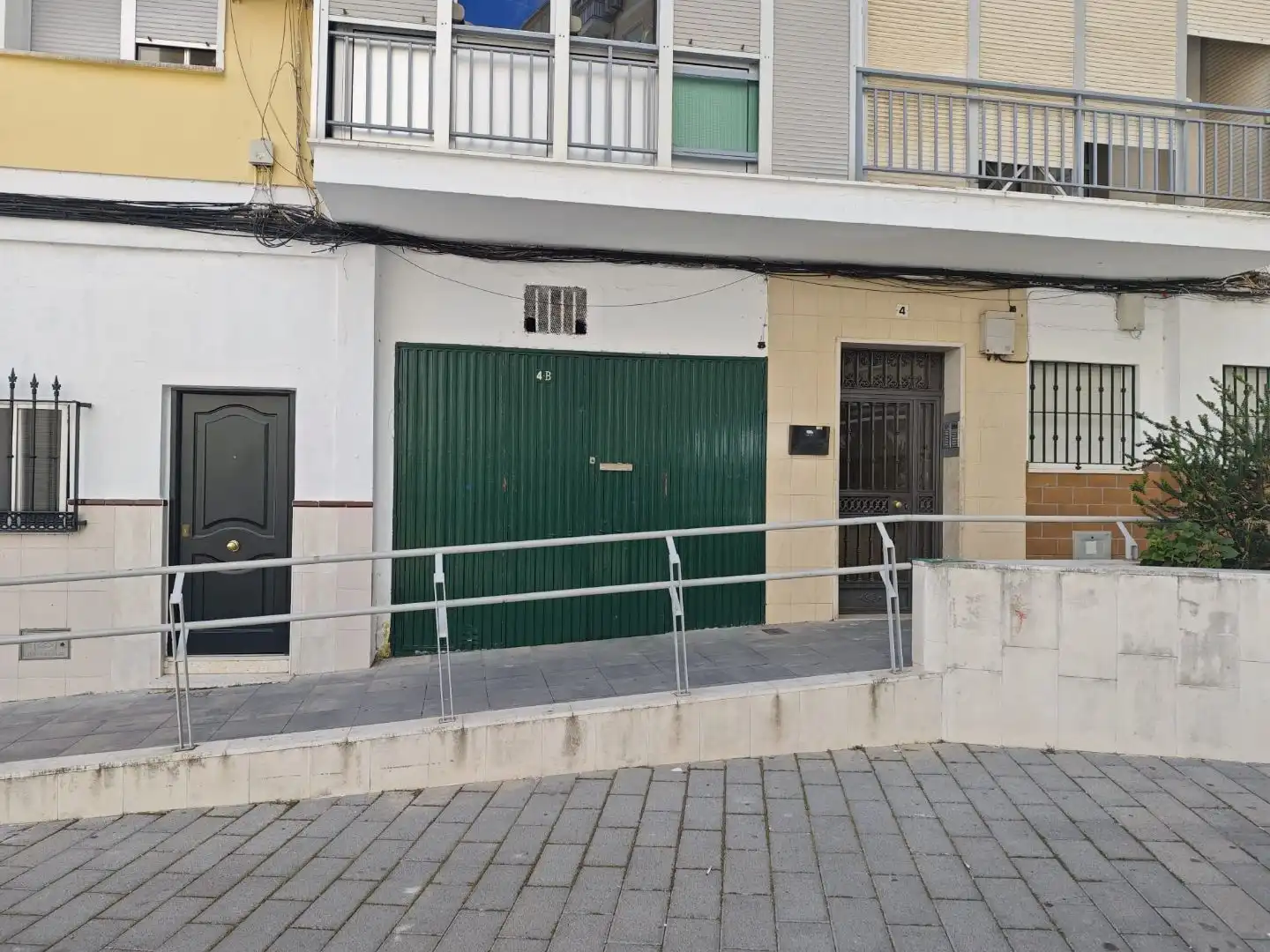 Vista exterior de Local de alquiler en Huelva