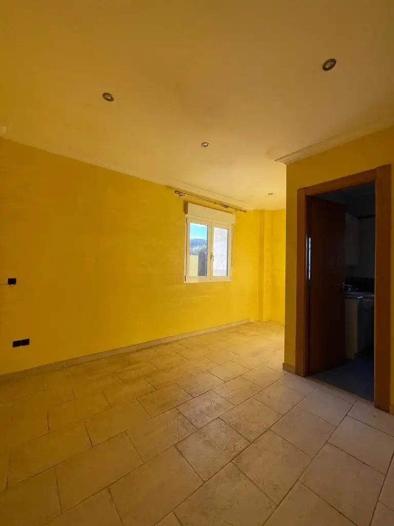 Dormitori de Casa o xalet en venda en Camargo amb Calefacció, Jardí privat i Traster