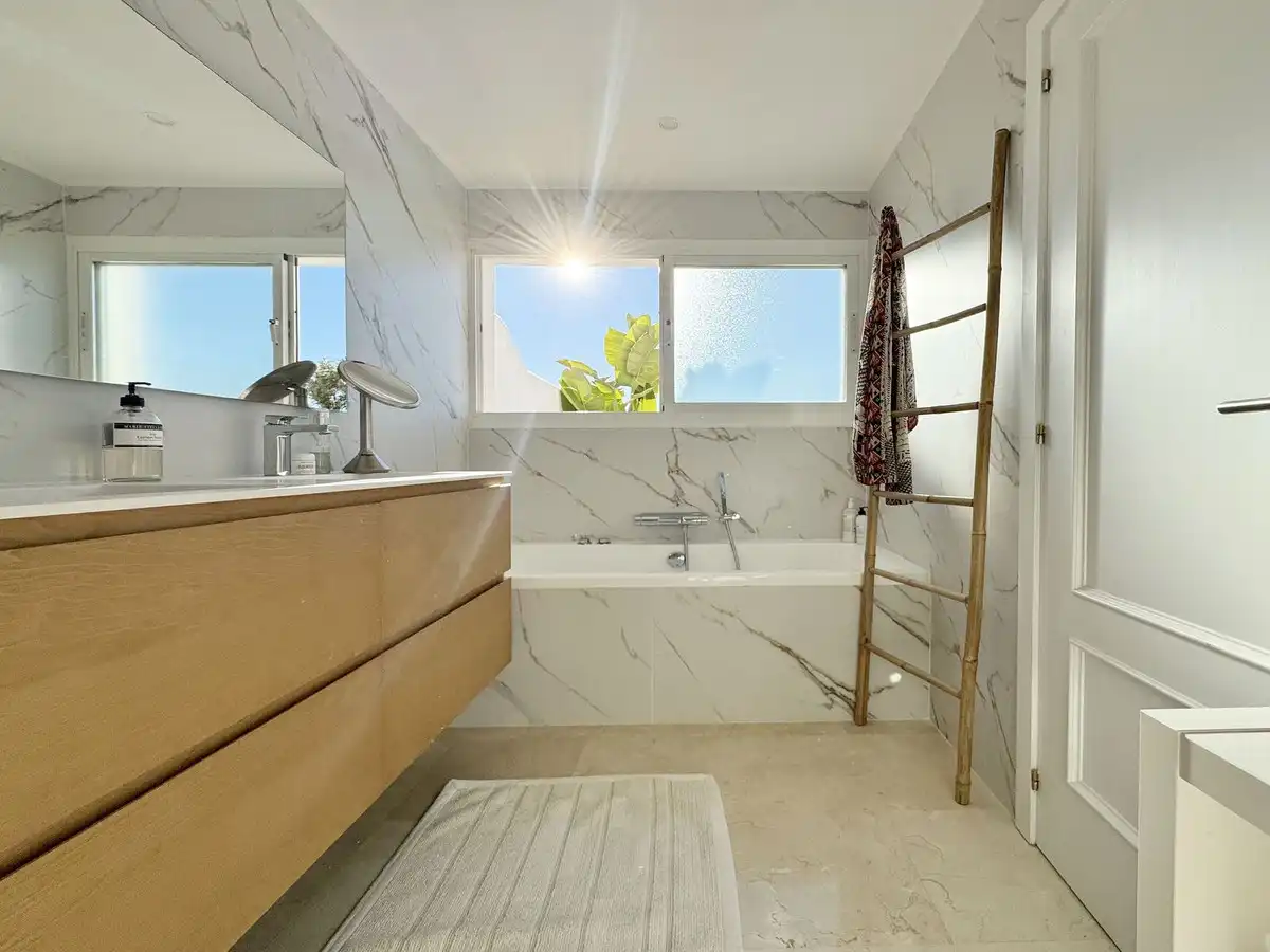 Penthouse with pool for sale in Nueva Andalucía, imagen 24