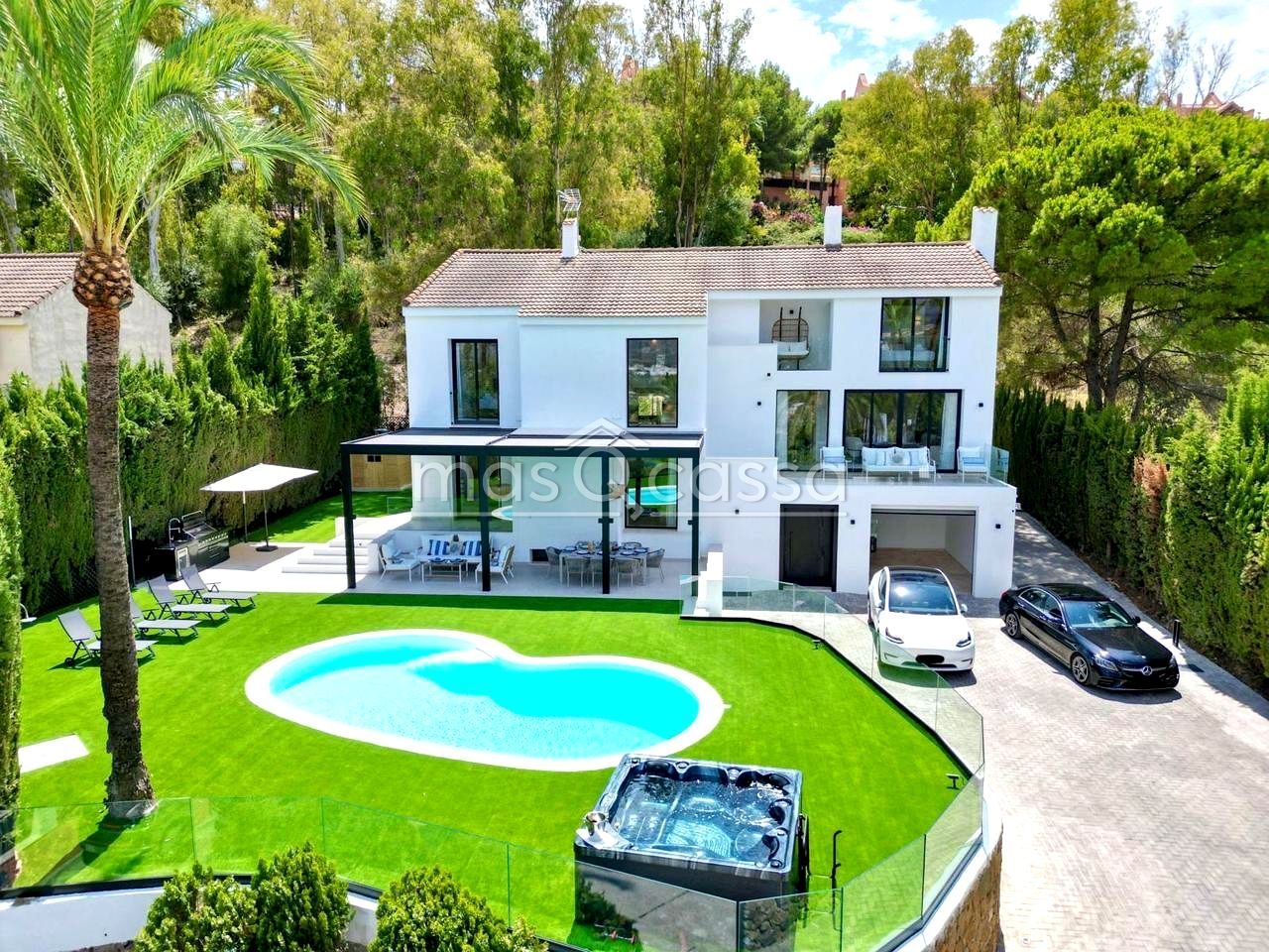 Vista exterior de Casa o xalet de lloguer en Marbella amb Aire condicionat, Jardí privat i Terrassa