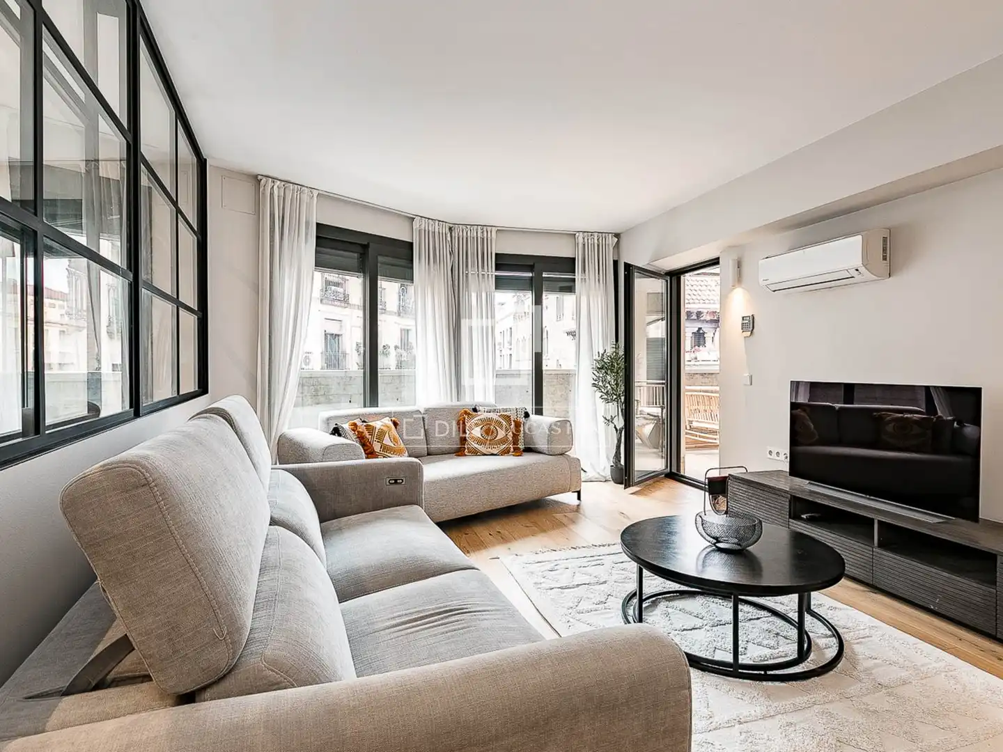 Sala de estar de Piso en venta en Barcelona con Aire acondicionado, Terraza y Balcón