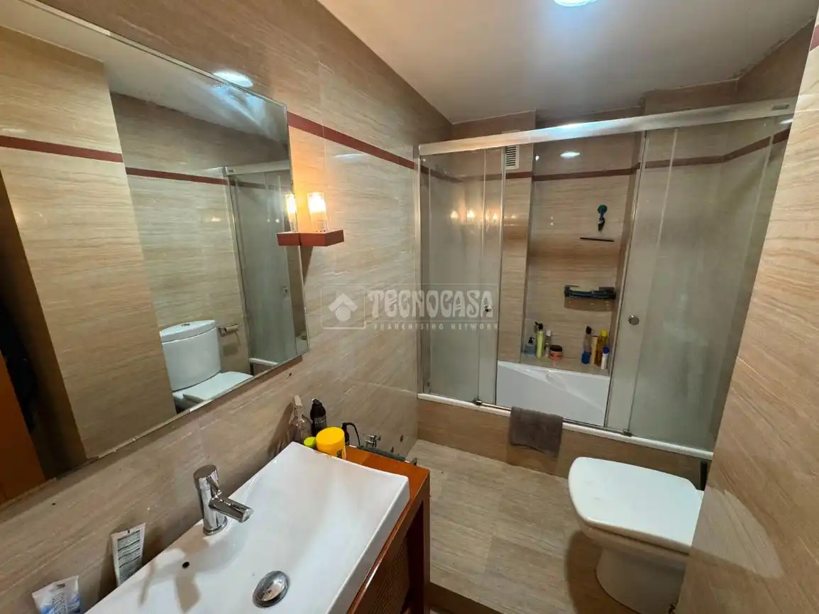 Baño de Piso en venta en Valencia con Aire acondicionado, Trastero y Amueblado