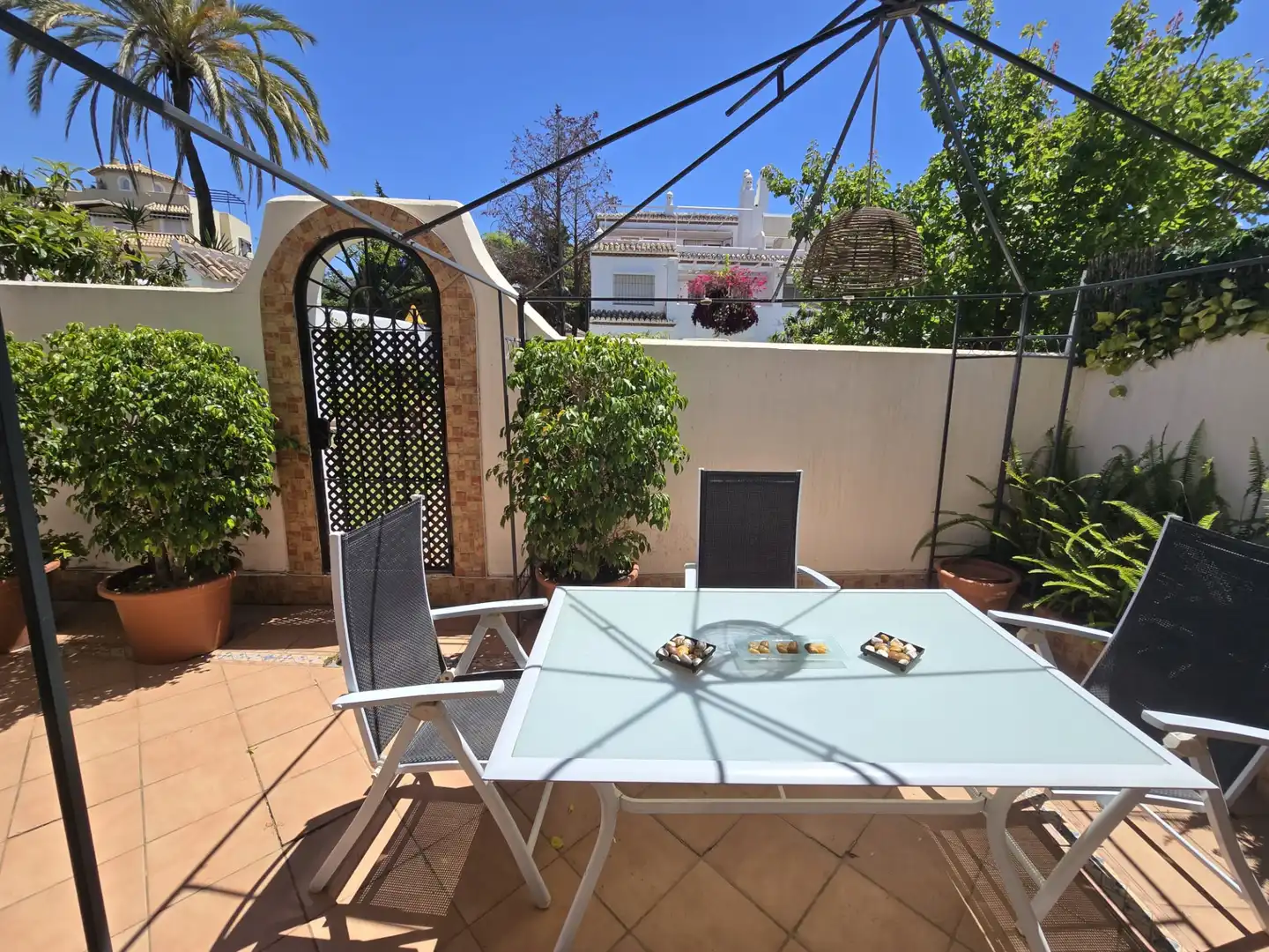 Terraza de Piso en venta en Marbella con Aire acondicionado, Terraza y Alarma