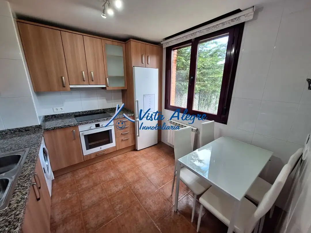 Küche von Einfamilien-Reihenhaus zum Verkauf in Santo Domingo de la Calzada mit Heizung, Privatgarten und Terrasse
