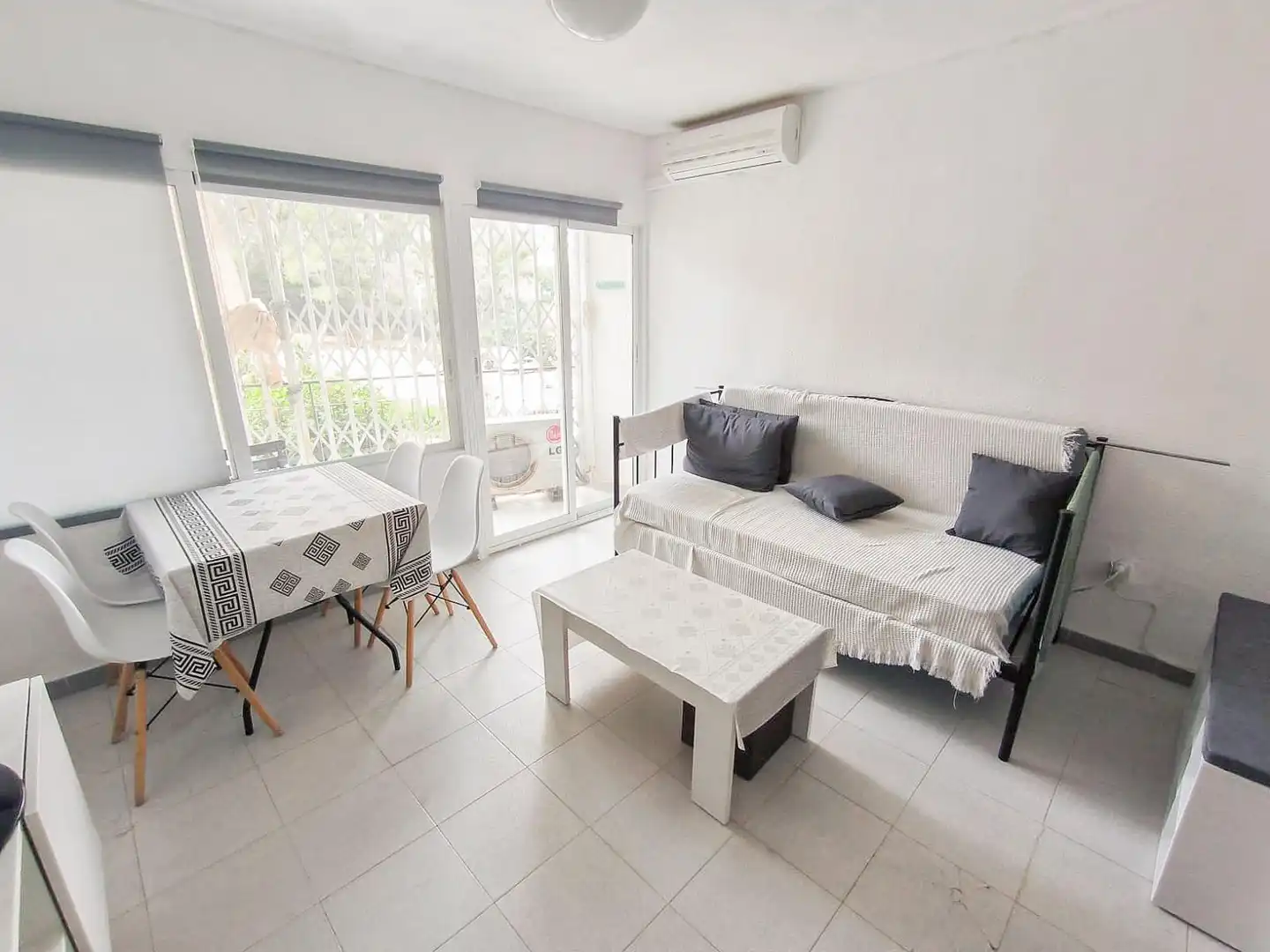 Bedroom of Flat for sale in Benidorm  with Air Conditioner, Terrace and Furnished