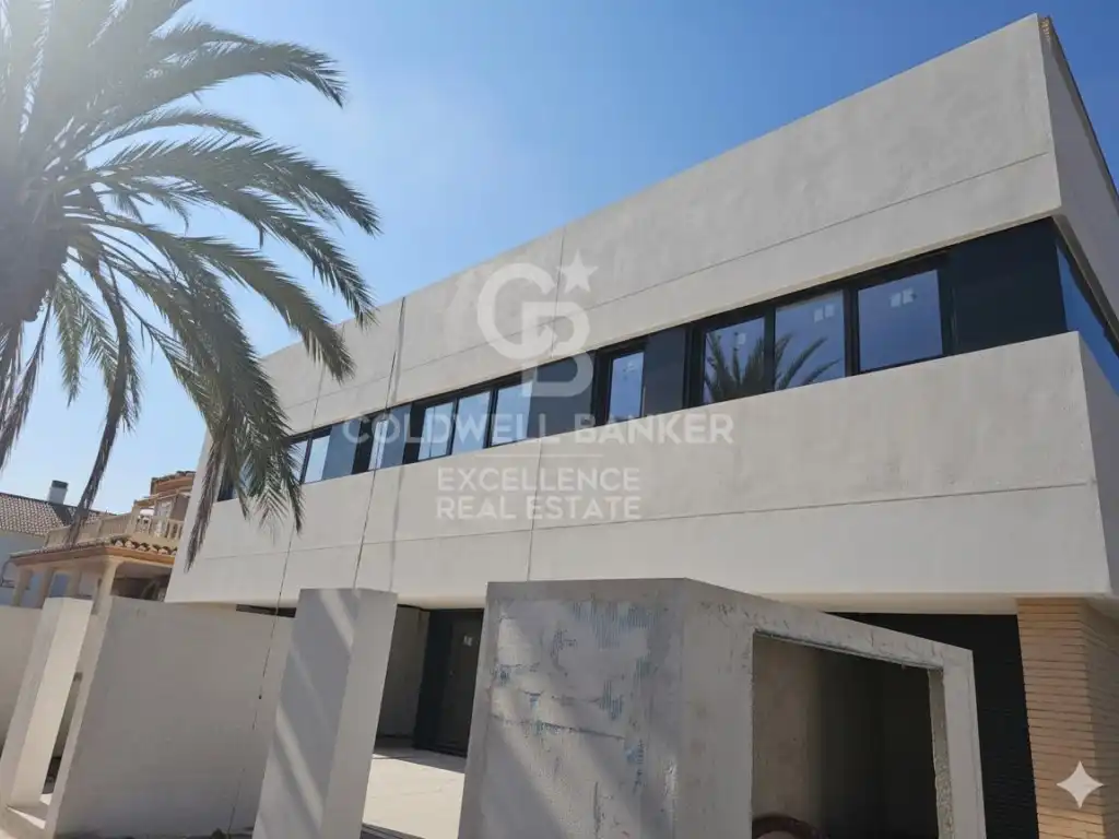 Vista exterior de Casa adosada en venda en Benissanó amb Piscina