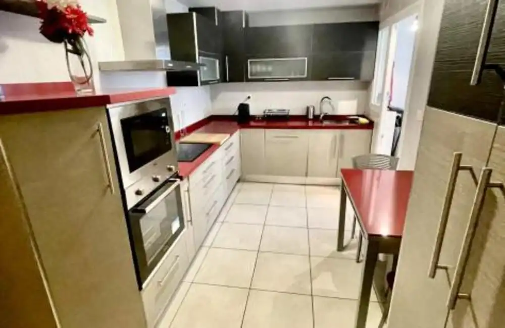 Cuina de Apartament en venda en Marbella amb Aire condicionat, Terrassa i Piscina