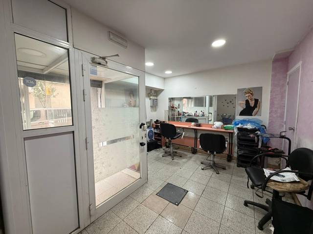 Local comercial en Venta en Carrer Campoamor en Bellvitge