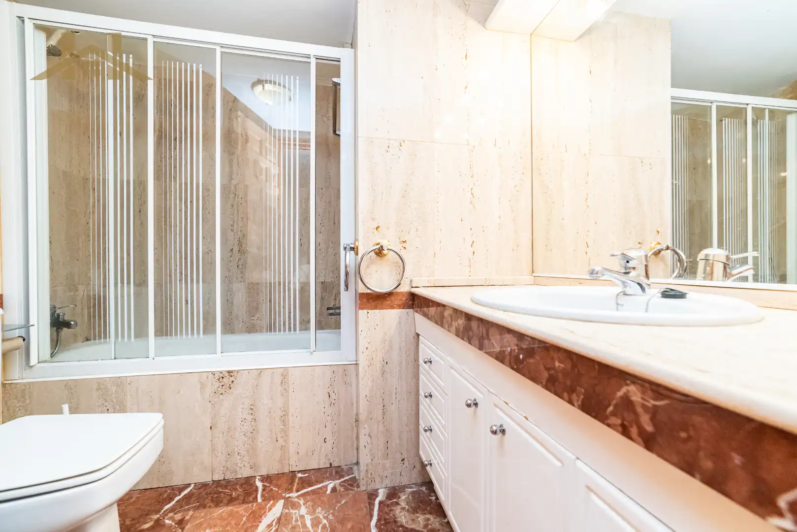 Bathroom of Flat for sale in San Lorenzo de El Escorial  with Balcony
