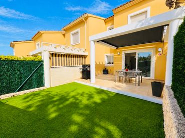 Terraced house with balcony for sale in Zona Pueblo