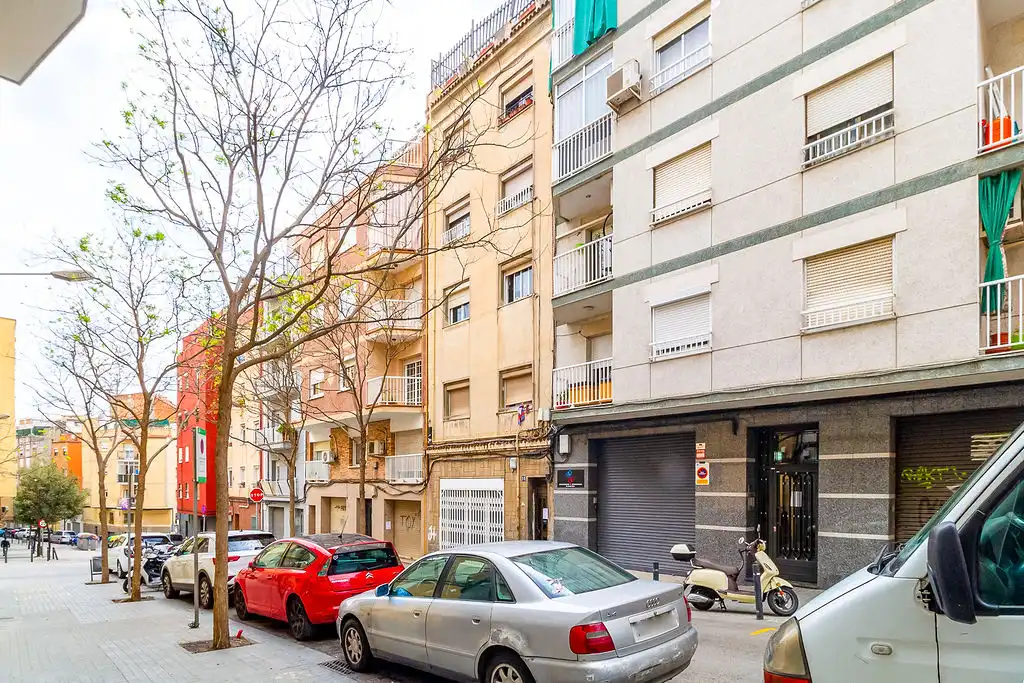 Vista exterior de Piso en venta en L'Hospitalet de Llobregat