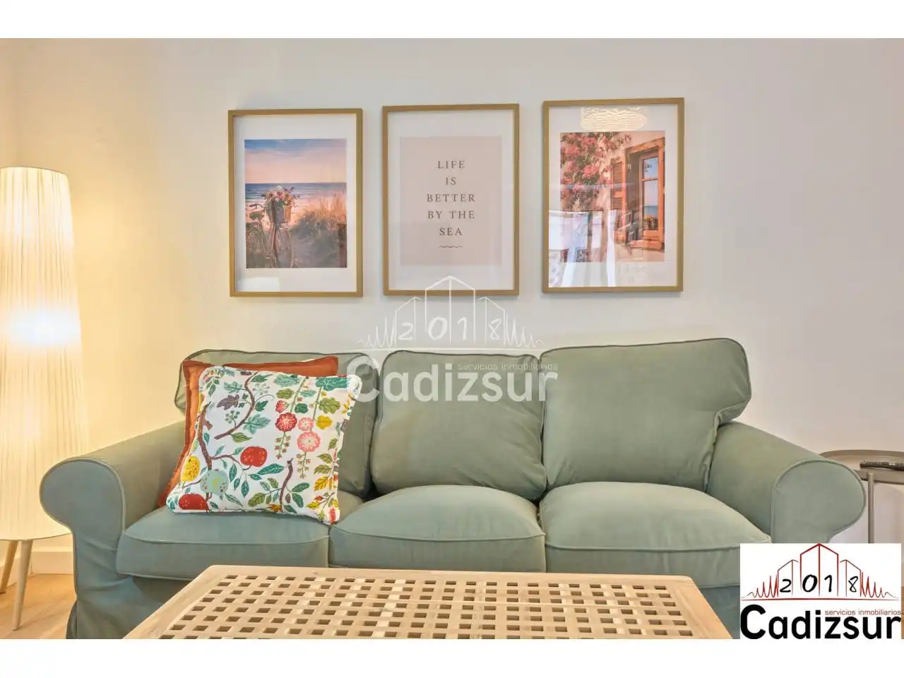Sala de estar de Piso en venta en Cádiz con Trastero y Amueblado