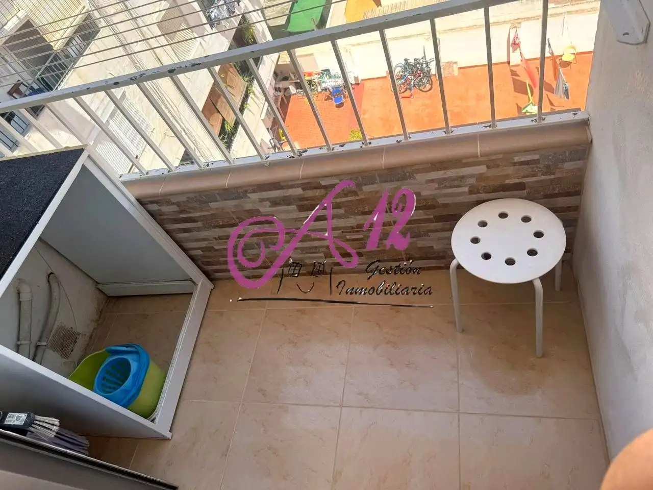Piso con terraza en alquiler en Carrer de Pere Cabanes, imagen 3