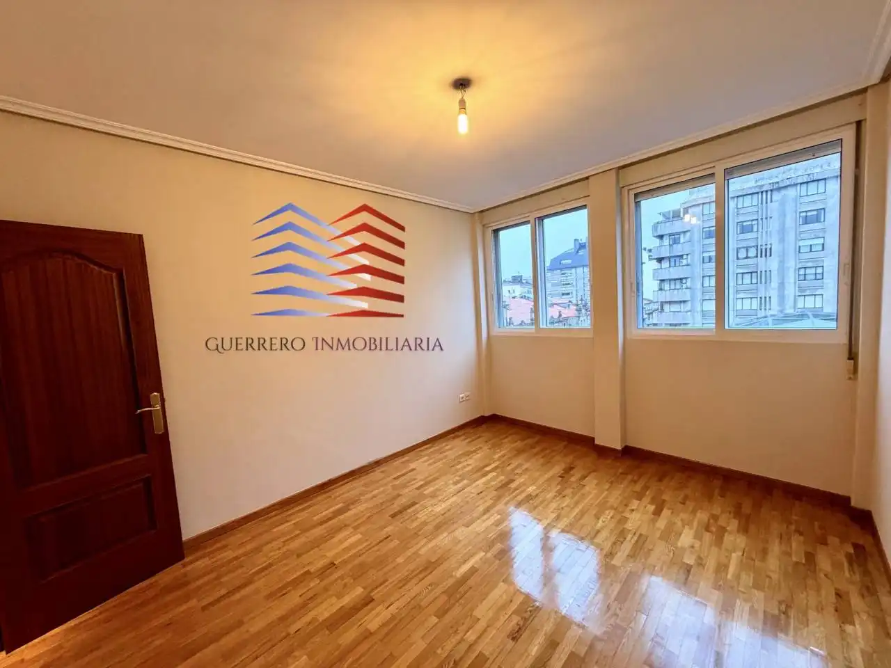 Vista exterior de Pis de lloguer en Ourense Capital  amb Calefacció i Parquet