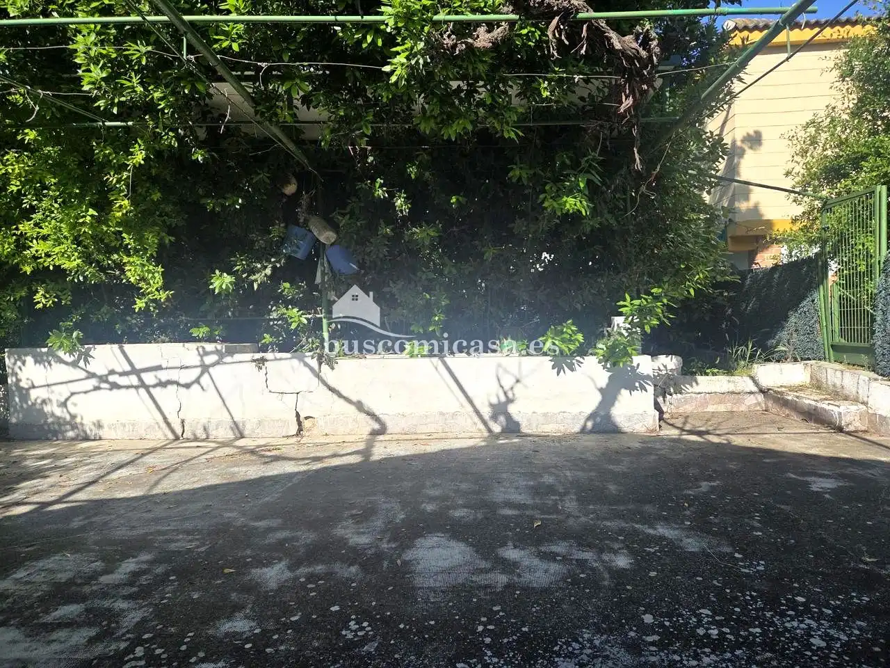Vista exterior de Casa o xalet en venda en Jaén amb Jardí privat, Traster i Moblat