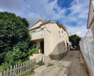 Vista exterior de Casa o xalet en venda en El Vendrell amb Calefacció, Jardí privat i Terrassa