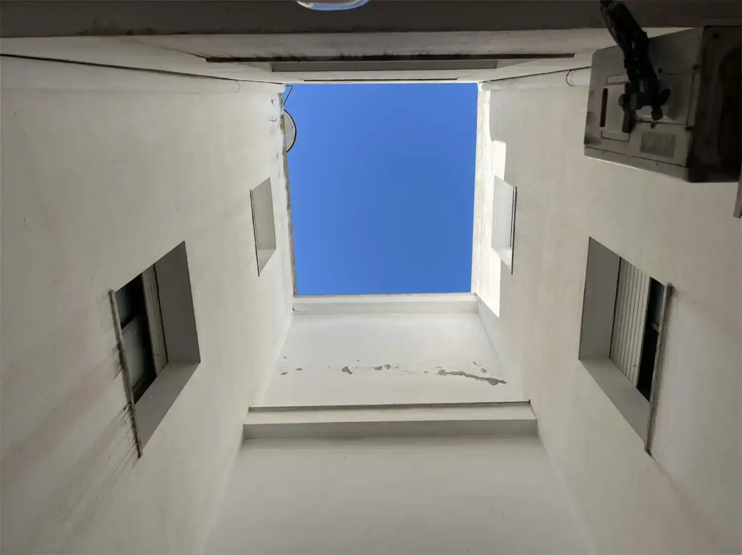 Vista exterior de Piso en venta en El Cuervo de Sevilla con Aire acondicionado y Trastero
