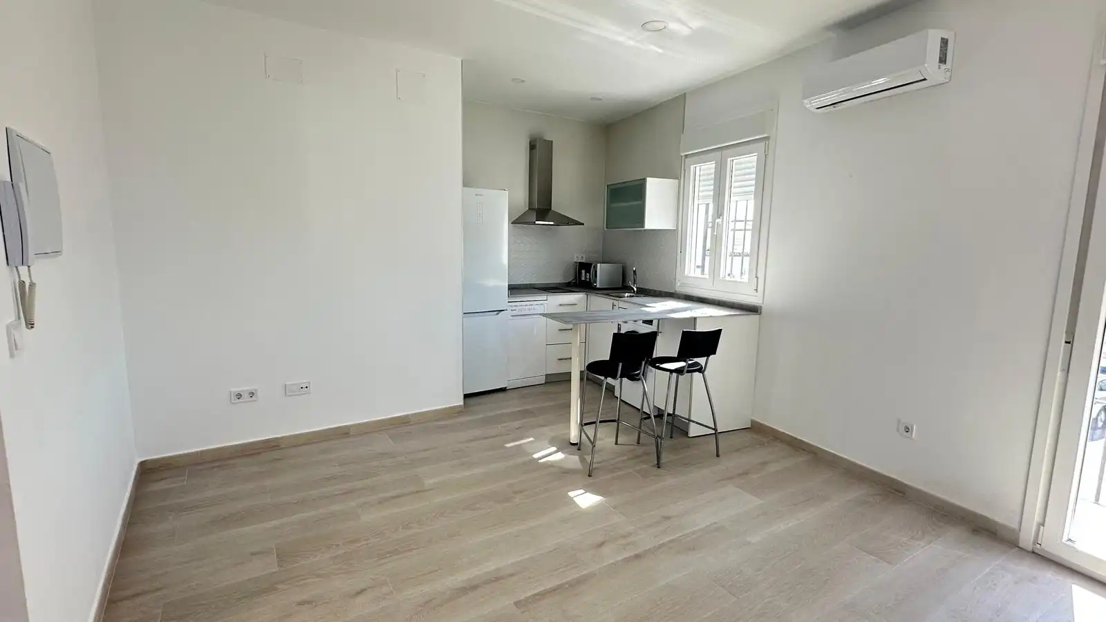 Cocina de Piso de alquiler en Valencina de la Concepción con Aire acondicionado, Calefacción y Terraza