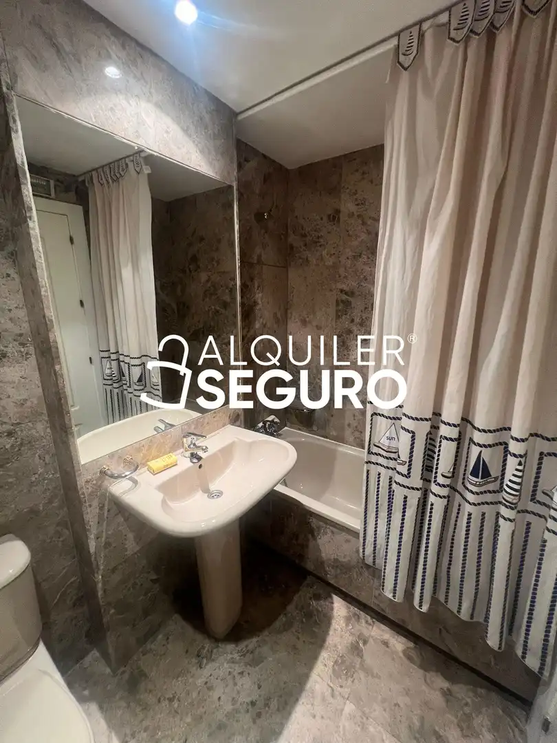 Bathroom of Flat for rent in Arganda del Rey  with Air Conditioner, Swimming Pool and Furnished