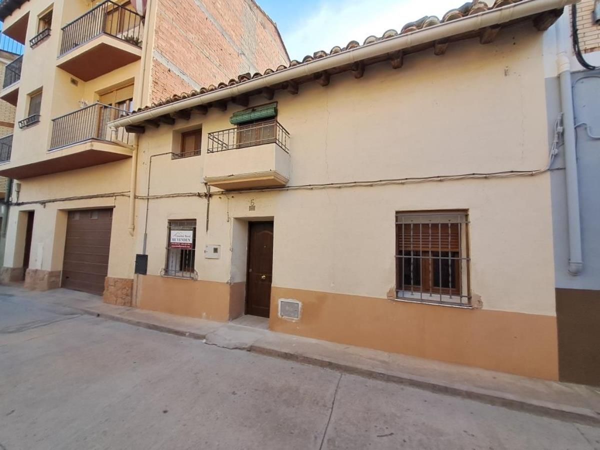Exterior view of Single-family semi-detached for sale in Valderrobres  with Heating, Terrace and Oven