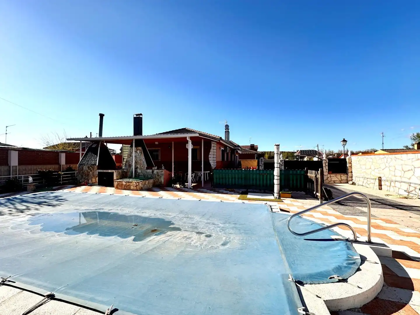 Swimming pool of Houses for sale in Escalona  with Air Conditioner, Heating and Private garden