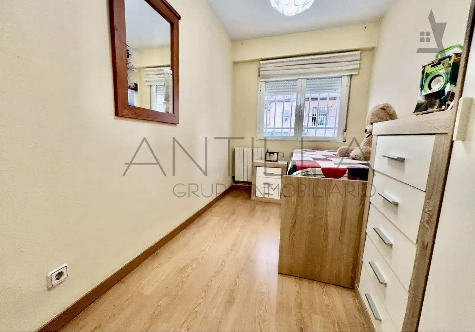 Bedroom of Flat for sale in Madrid  with Heating, Furnished and Alarm