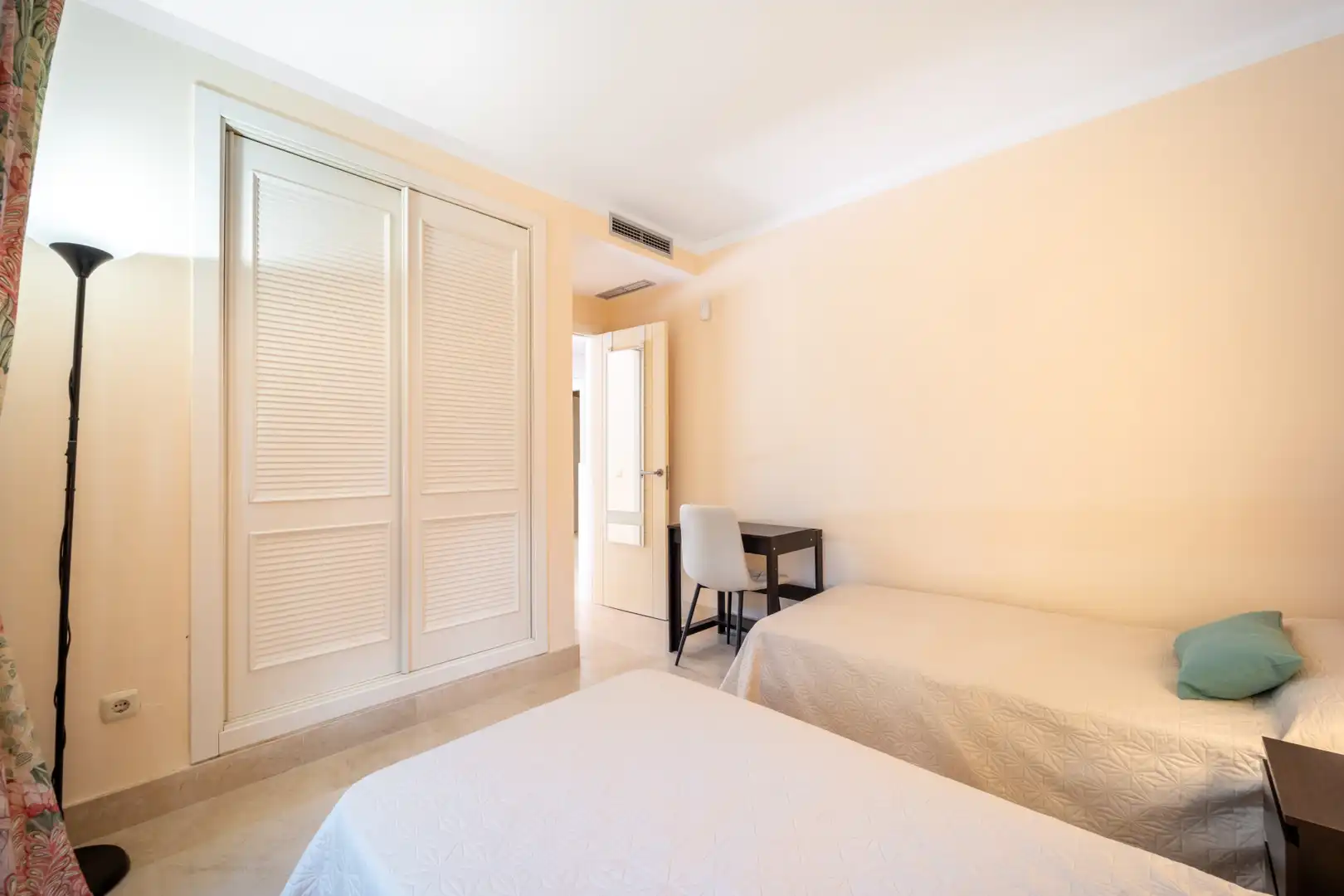 Bedroom of Ground floor for sale in Estepona  with Air Conditioner, Private garden and Terrace